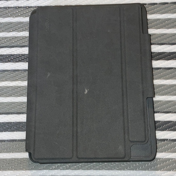 ZAGG IPad Case - Picture 1 of 6